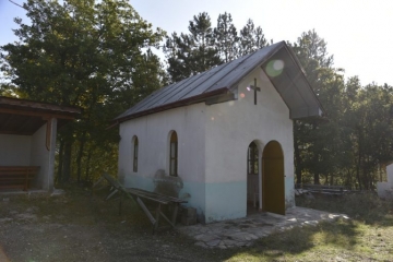 Малката Света гора под Пирин: Параклисът  Св. Иван Рилски  над село Крупник
