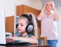 Внимание, родители: Облекчават кандидатстването за помощ, ако детето учи онлайн