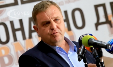 Радост във ВМРО! Каракачанов стана дядо на внук, който ще носи името на Гоце Делчев!