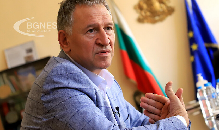 Здравният министър Стойчо Кацаров: Може да се стигне до пълен локдаун при неспазване на новите мерки
