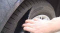 ВЕНДЕТА: Нарязаха гумите на цял блок