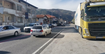 Катастрофа между две коли и ТИР в центъра на Кресна блокира ГП Е-79