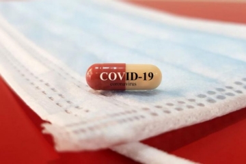 Великобритания първа в света одобри хапче против COVID-19