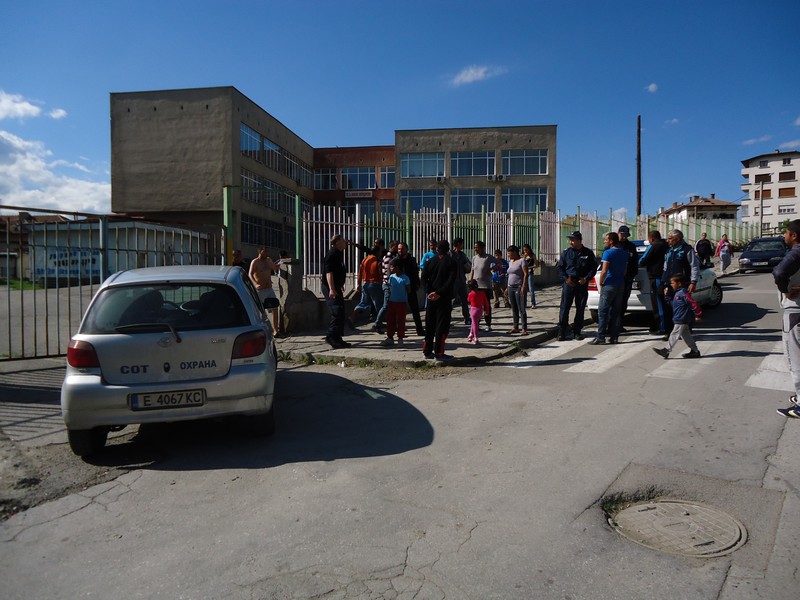 Екип на СОТ качили дете в багажник предизвикаха безредици в Ромската махала в Благоевград