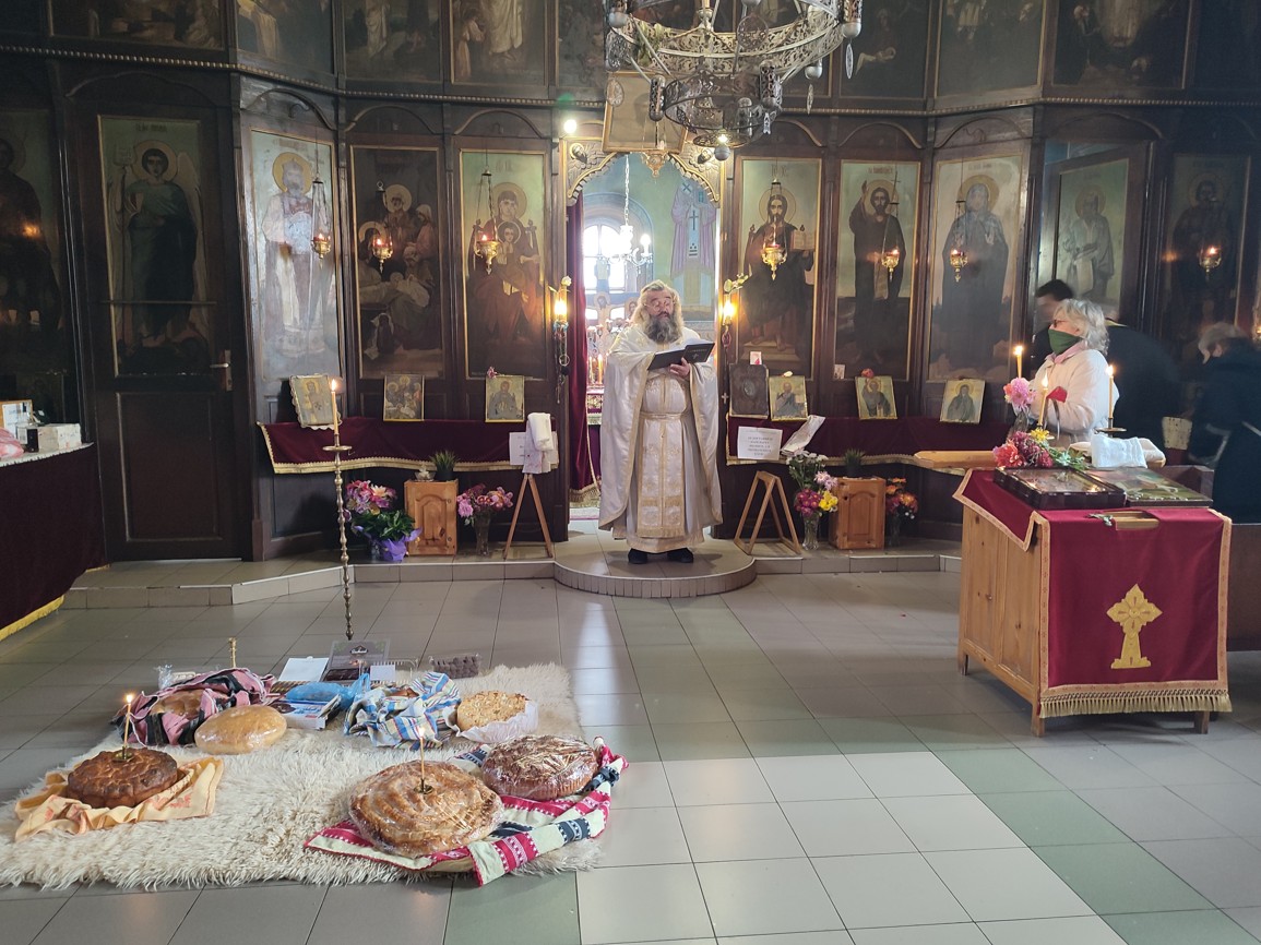 С утринна и божествена света литургия в храм Рождество Богородично - Симитли бе почетен Св. Мина
