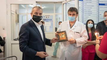 Кметът Илко Стоянов подари икона на СБАЛО  Св. Мина  в Благоевград