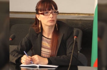 Благоевградският депутат Даниела Савеклиева навъртя 14 902 км за 6 месеца