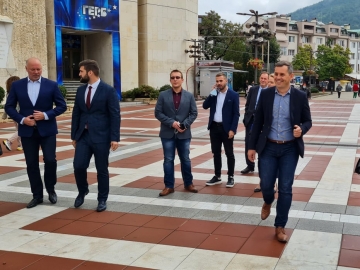 Продължаваме Промяната е първа политическа сила в Сандански! Стоян Стоев от ГЕРБ  ще гледа през крив макарон парламента