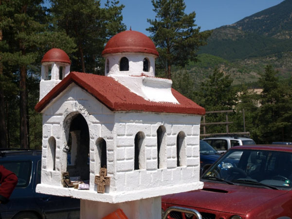 Навръх Гергьовден правят първа копка на параклис в симитлийското село Брежани