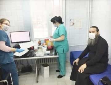 В Деня на християнското семейство: Свещеници дариха кръв