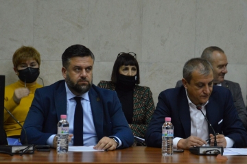 По предложение на кмета Стоянов и с решение на ОбС- Благоевград се създават две нови общински предприятия  Чистота  и  Озеленяване