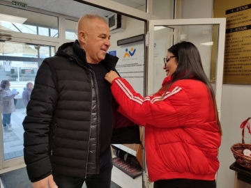 Дванадесетокласниците от СУ  Св. Св. Кирил и Методий  отбелязаха Международния ден за борба срещу ХИВ и СПИН