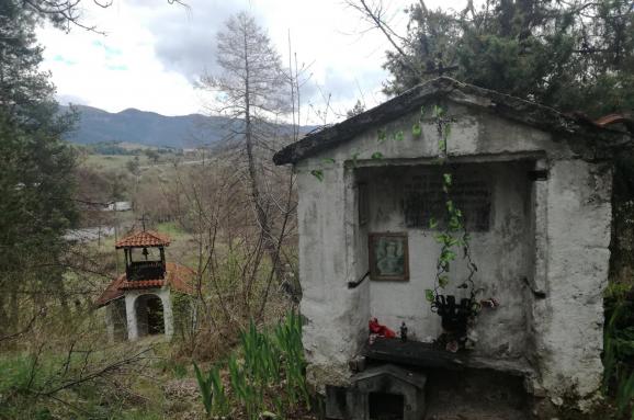 ВЯРА: Извор на Св. Варвара лекува край село Елешница снимка 1