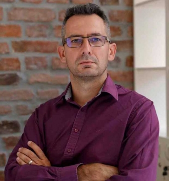 Съветникът от ГЕРБ в Благоевград Кирил Илиев алармира: Гастрольори покрай Коледа подмамват възрастни хора с обещания за щедри подаръци