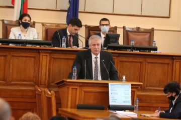 Зеления сертификат отново скара депутатите