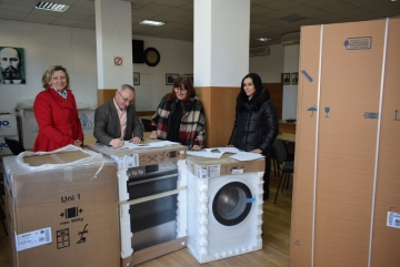 Община Сандански оборудва с нови електроуреди социални услуги