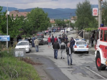 Погребват жертвите от касапницата в Яхиново в абитуриентските им костюми