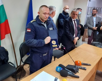 В навечерието на Коледа, още едно признание за благоевградските пожарникари