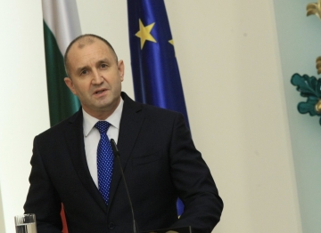 Румен Радев: Да ни е честита Новата 2022 година! С общите ни усилия България стъпи на нов, оздравителен път