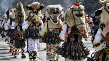 Фестивалът  Сурва  се завръща в Перник и София