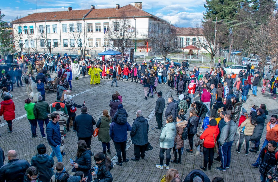 Ревностните пазители на традицията от село Мосомище показаха, че я съхраняват и предават