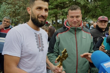 БОГОЯВЛЕНИЕ Е! ИВАН КИРИЛОВ ИЗВАДИ СВЕТИЯ КРЪСТ В САНДАНСКИ!