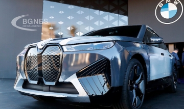 BMW представи автомобил, сменящ цвета си само с натискане на един бутон