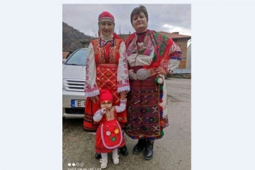Уникален празник за Бабинден в село Пирин
