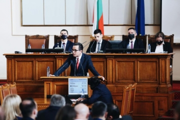 Възраждане  напуснаха пленарната зала и обвиниха председателя на НС, че е с фалшив COVID тест