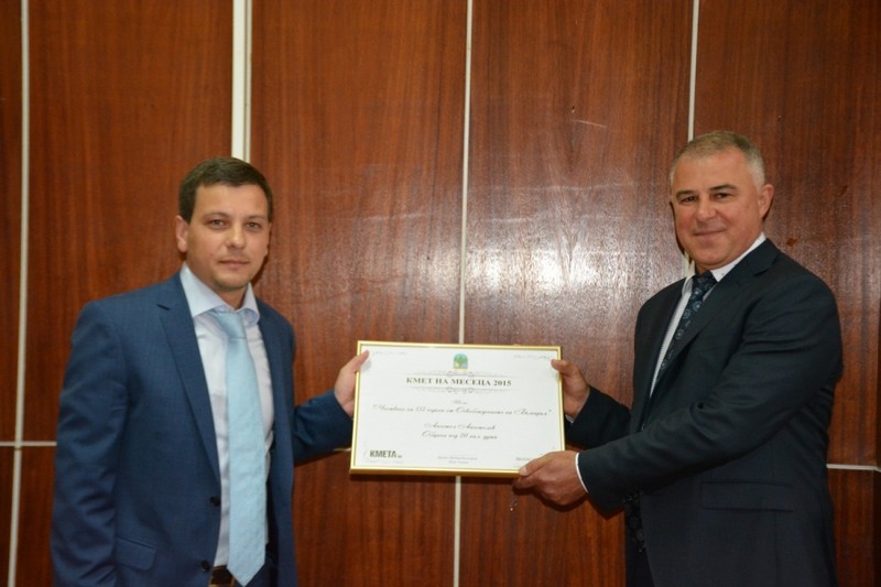 Кметът на Симитли Апостол Апостолов получи отличието за кмет на община с най-добра организация на националния ни празник