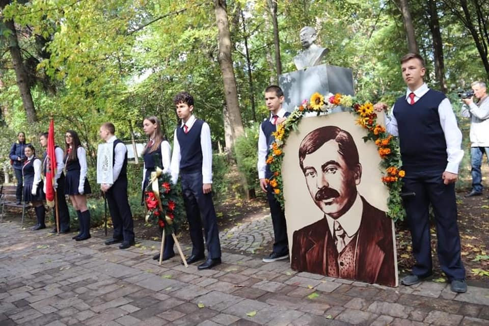 Патронен празник на най-бързо развиващата се гимназия в България - ПГ по МСС,,Пейо Кр .Яворов гр.Гоце Делчев Патронен празник на най-бързо развиващата се гимназия в България - ПГ по МСС,,Пейо Кр .Яворов гр.Гоце Делчев