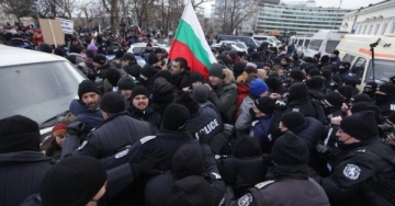 Зелените сертификати остават, Възраждане готви още по-мащабни протести