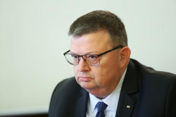 Сотир Цацаров подава оставка