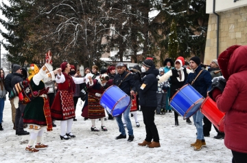 На Бабинден: Баби и бабинчета друснаха хорце в Разлог