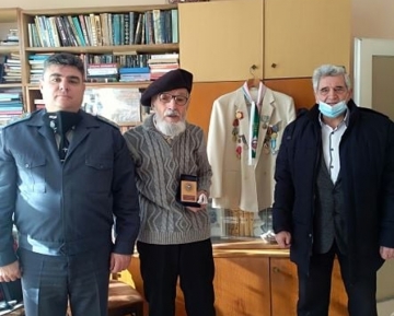 Столетникът Борис Гърнев от Илинден награда от военния миинстър