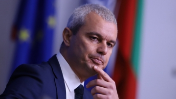 Костадинов след разговор с премиера: Сертификатът пада до април