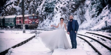 Сватбена фотосесия пред родопската теснолинейка на минусови температури