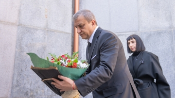 Кметът Илко Стоянов сведе глава пред мемориала на Делчевия род в Благоевград