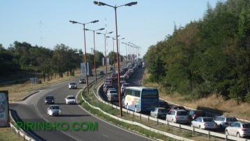 Тапата на АМ Струма вечна! Шестлентовия път приключва на 1,4 км преди ГКПП-Кулата