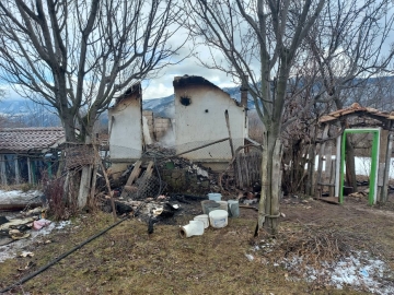 Пожари вилнеят в Пиринско