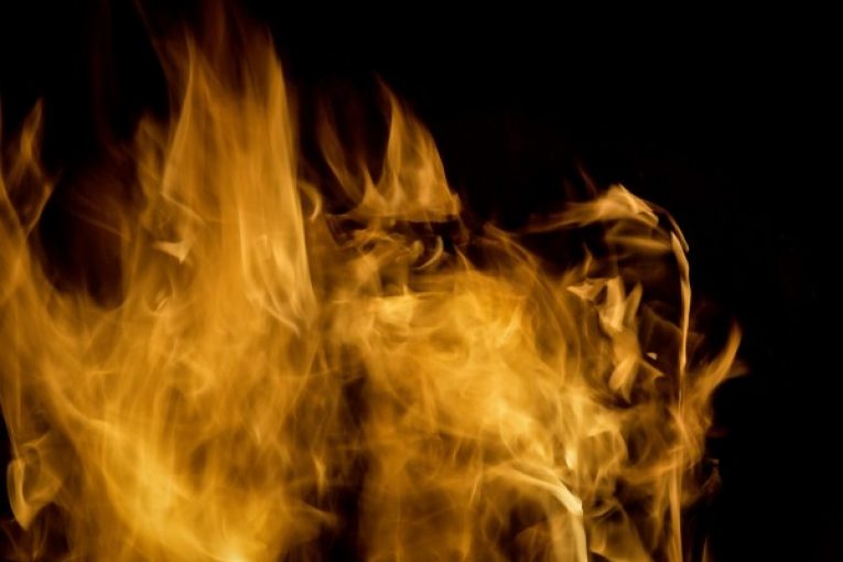 12 склада са изгорели при огнения ад в зеленчуковата борса в Кърналово