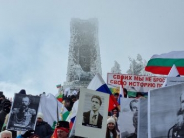 Посрещнаха с  Предатели” Минчев и Петков на Шипка