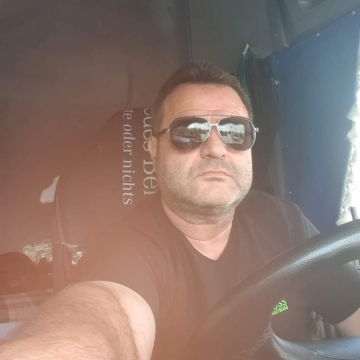 Войната показа човещината! Шофьор от Петрич спасява украинки и децата им