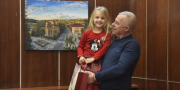Децата на Симитли с подаръци от коледен конкурс