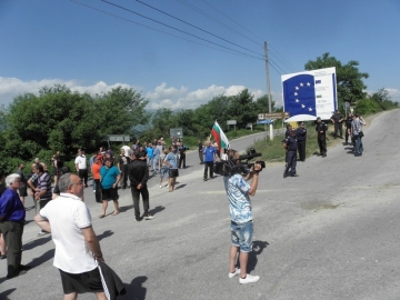 В Гърмен освиркаха Министър Бъчварова, хората питат къде е била досега