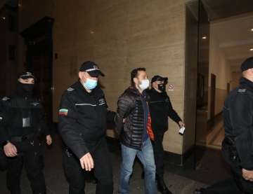 Парите за Хемус носени с торби в чейндж бюро, след това пътували за Благоевград