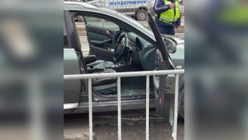 След гонка: Джигит се заби в патрулка, има ранени полицаи