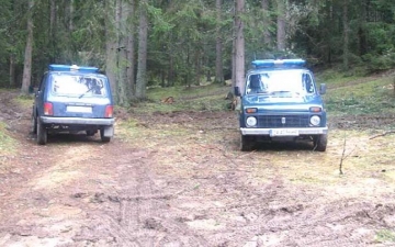 Поголовна сеч край Рупите, задържаха два автомобила