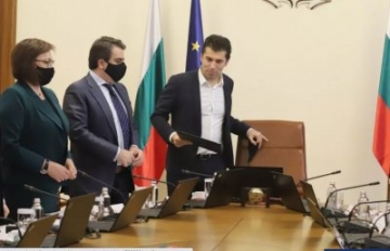 Какво свърши и от какво изпати кабинетът Петков за 100 дни