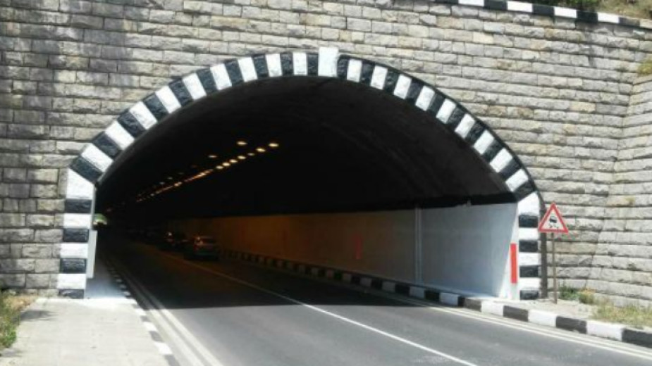 Възстановиха осветлението в тунел  Железница